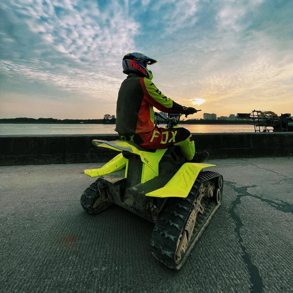 Elektrická štvorkolka s vysokým krútiacim momentom 72 V s dvoma pásmi a dvoma motormi pre extrémne podmienky